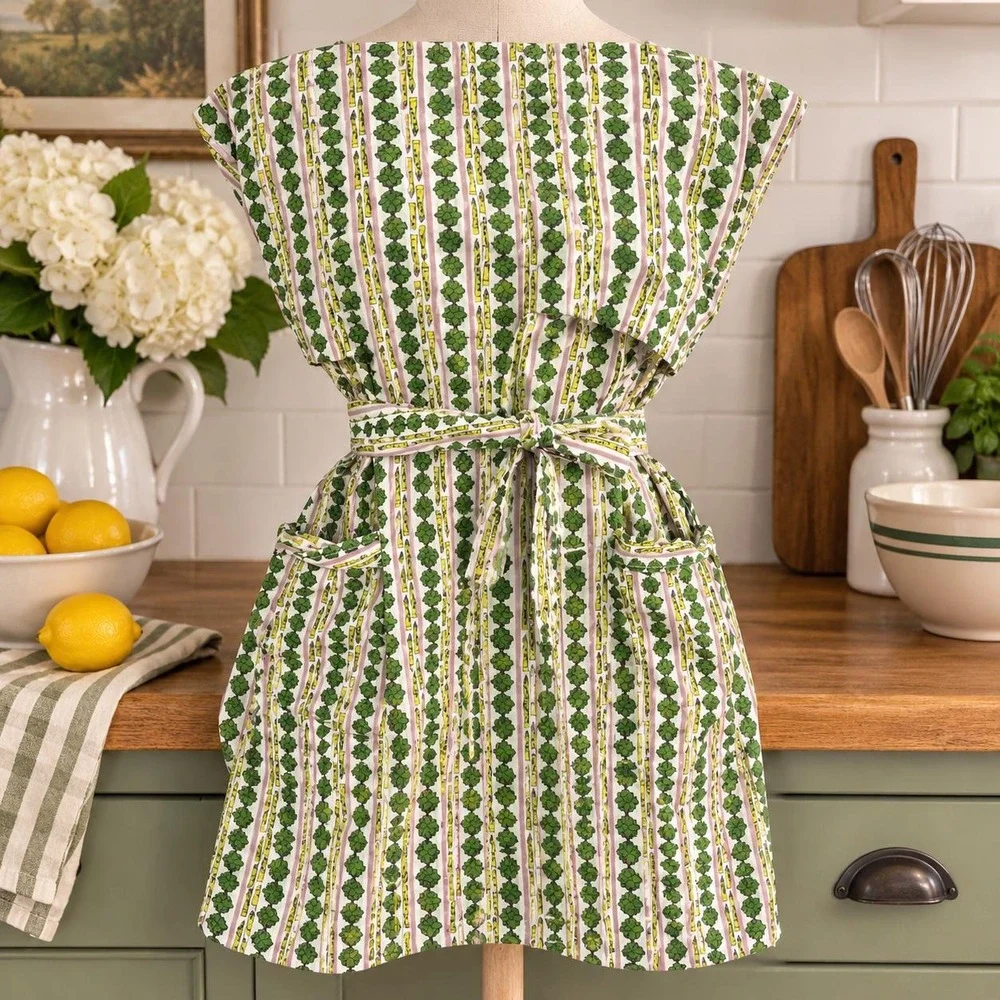 Vintage Grandma Apron Green veggie Print Pink Stripe Full Front Apron w/ Pockets
